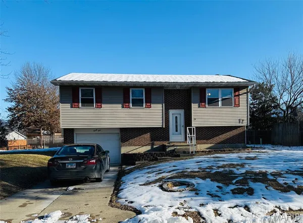$220,000 | 23 Islander Drive, Brighton, IL 62012