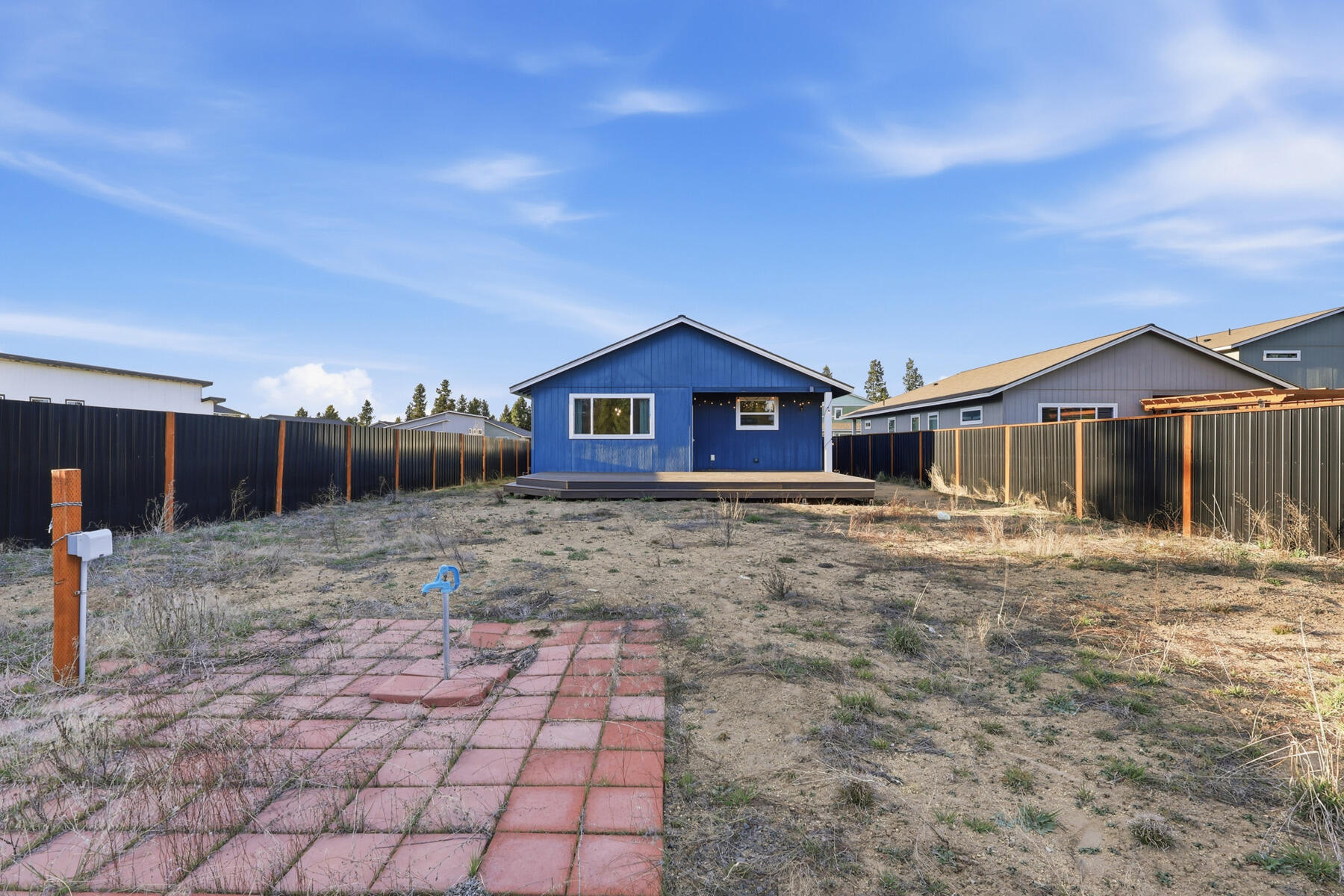 16455 Bassett Road La Pine, OR 97739 - Photo 28 of 44 a front view of a house with yard
