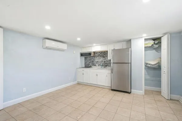 a view of utility room