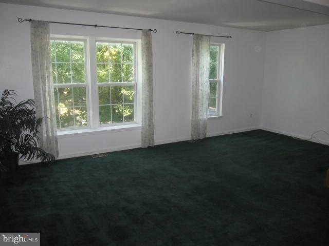 5987 Edgehill Court Alexandria, VA 22303 - Photo 2 of 21 Living Room