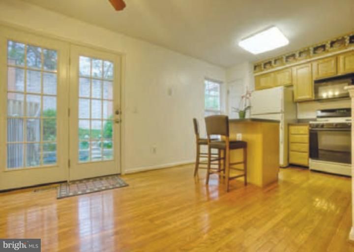 5987 Edgehill Court Alexandria, VA 22303 - Photo 11 of 21 Kitchen
