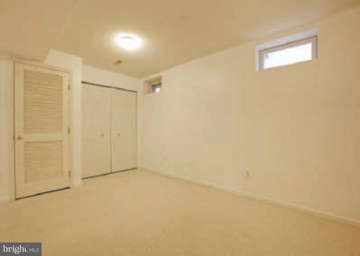 5987 Edgehill Court Alexandria, VA 22303 - Photo 13 of 21 Family Room