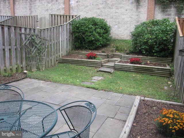 5987 Edgehill Court Alexandria, VA 22303 - Photo 16 of 21 Exterior (Rear)
