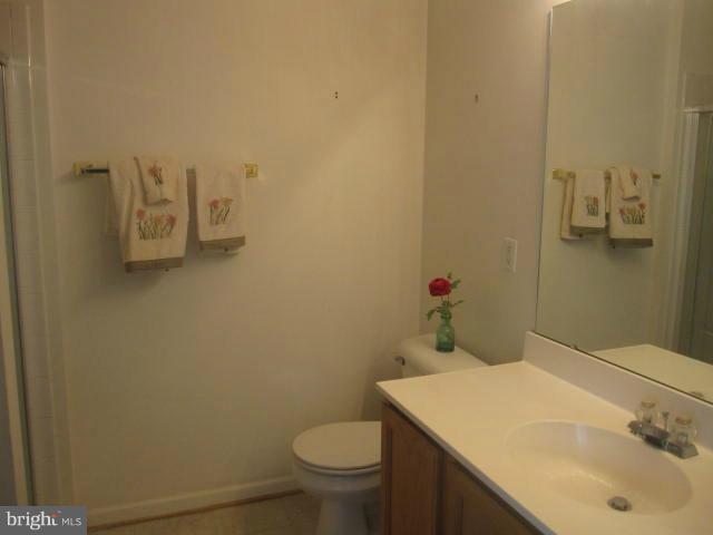 5987 Edgehill Court Alexandria, VA 22303 - Photo 19 of 21 Bath