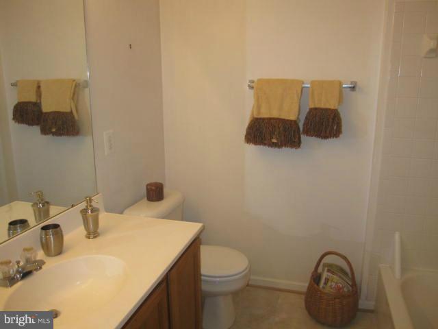 5987 Edgehill Court Alexandria, VA 22303 - Photo 9 of 21 Bath