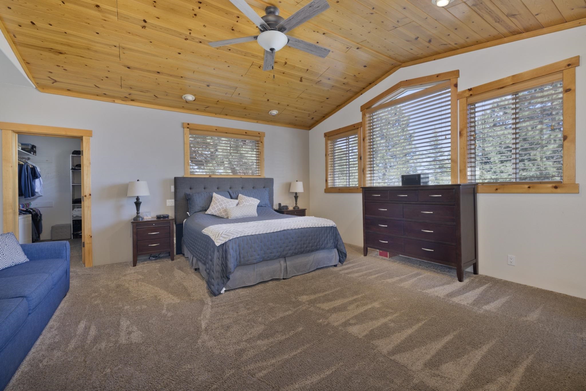 23 Trails End Road Mammoth Lakes, CA 93546 - Photo 7 of 50 a spacious bedroom with a large bed and a dresser