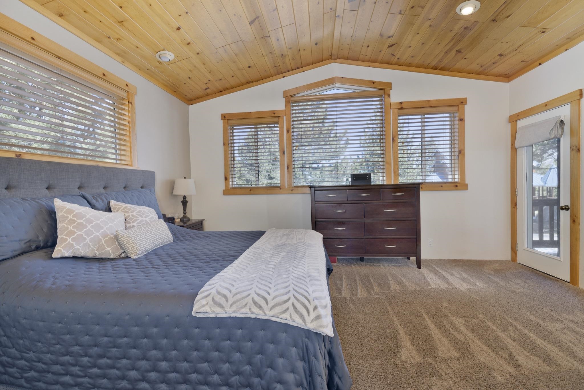 23 Trails End Road Mammoth Lakes, CA 93546 - Photo 10 of 50 a bedroom with a large bed and a large window