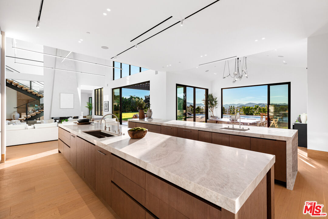 25151 Jim Bridger Road Hidden Hills, CA 91302 - Photo 7 of 31 Gallery Image 7