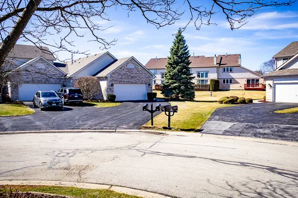 $309,000 | 65 Aegina Court, Tinley Park, IL 60477