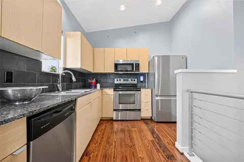 $275,000 | 5920 Fairdale Lane, Unit 10, Houston, TX 77057