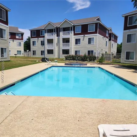 $600 | 529 Southwest Parkway, Unit 102 ROOM C, College Station, TX 77840