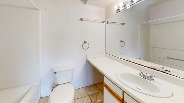 $600 | 529 Southwest Parkway, Unit 102 ROOM C, College Station, TX 77840