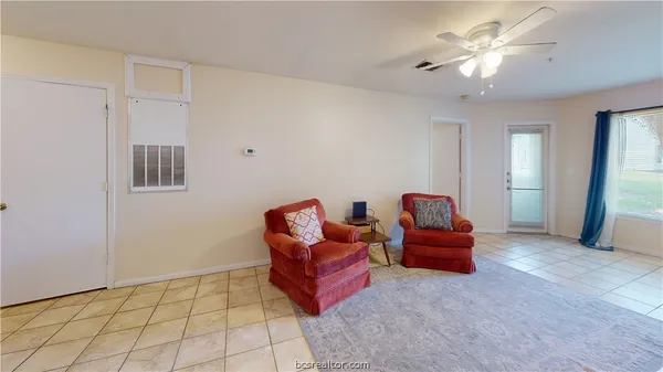 $600 | 529 Southwest Parkway, Unit 102 ROOM C, College Station, TX 77840