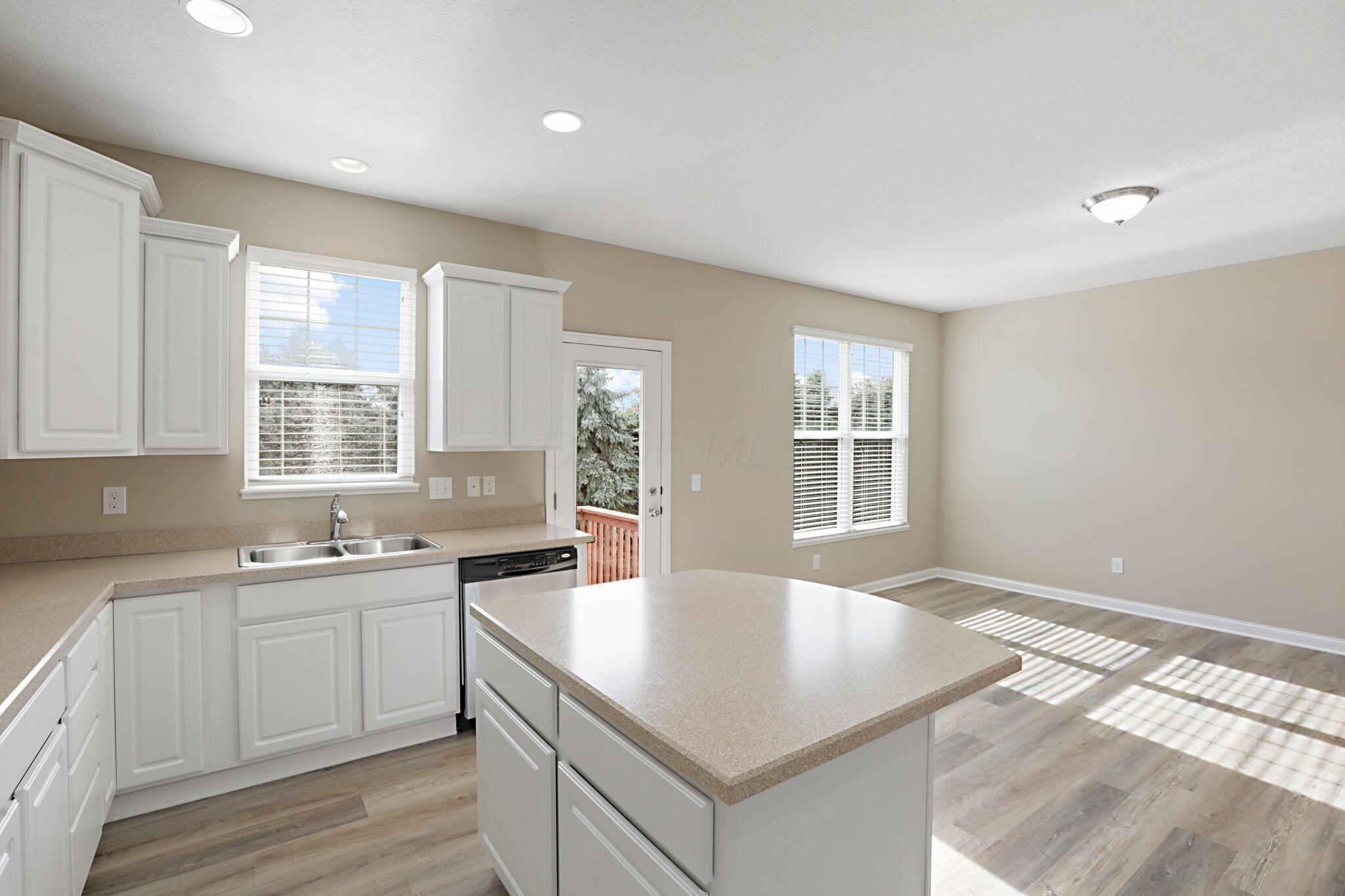 6313 Chetti Drive Columbus, OH 43213 - Photo 20 of 88 Open Kitchen with Dinette
