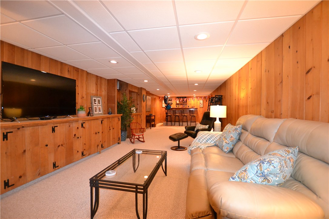 11 Fielding Road Cranston, RI 02910 - Photo 26 of 32 Family Room
