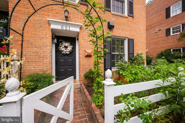 a close view of a fountain