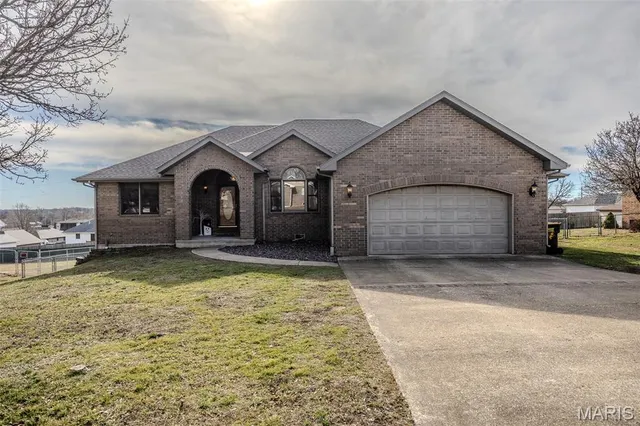 $375,000 | 218 Hillside Court, Lebanon, MO 65536