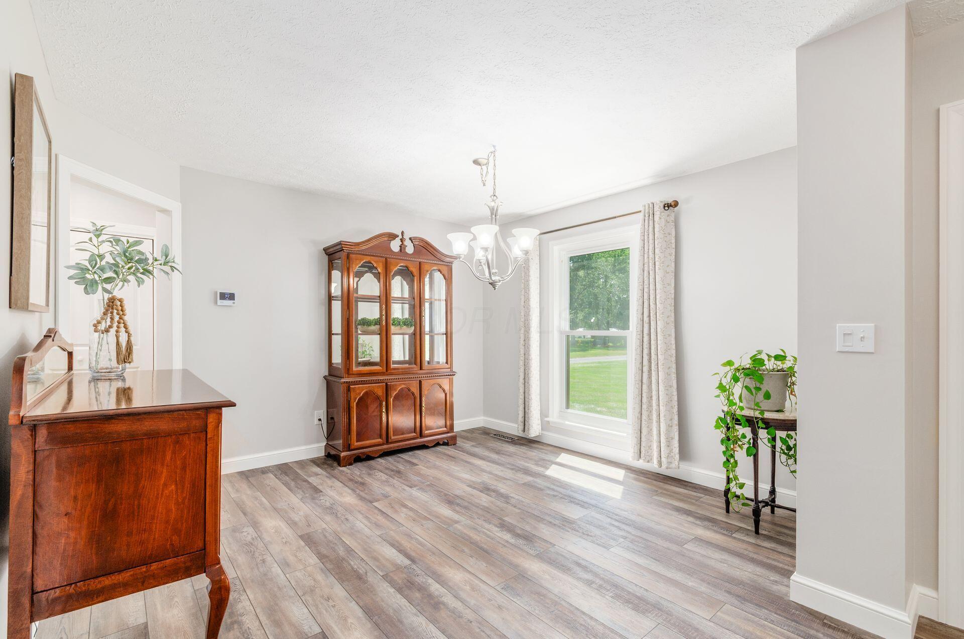 9471 Concord Road Powell, OH 43065 - Photo 6 of 40 FORMAL DINING ROOM