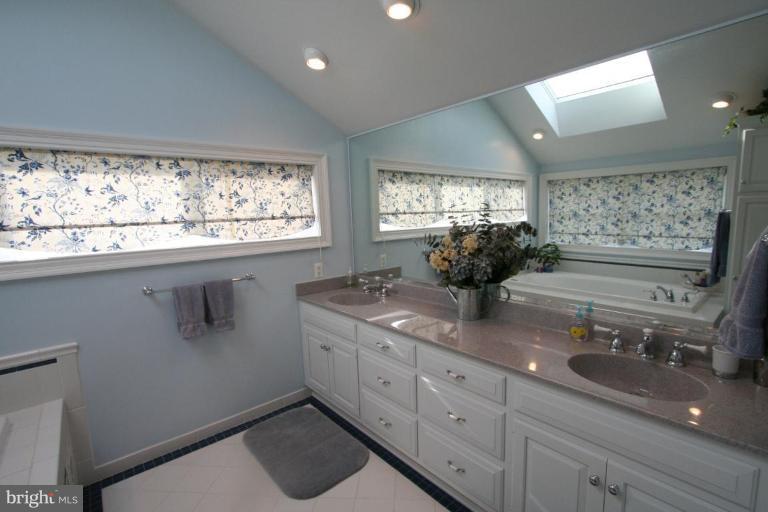 10810 Gainsborough Road Potomac, MD 20854 - Photo 15 of 29 Master Bath