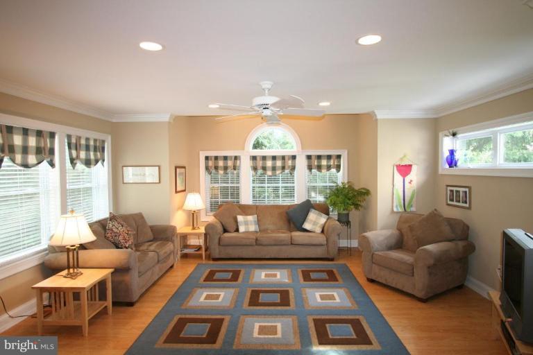 10810 Gainsborough Road Potomac, MD 20854 - Photo 3 of 29 Family Room