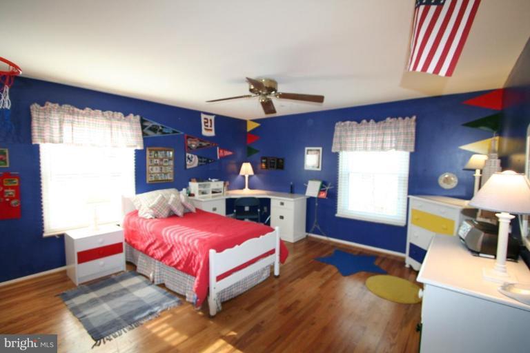 10810 Gainsborough Road Potomac, MD 20854 - Photo 21 of 29 Bedroom #3