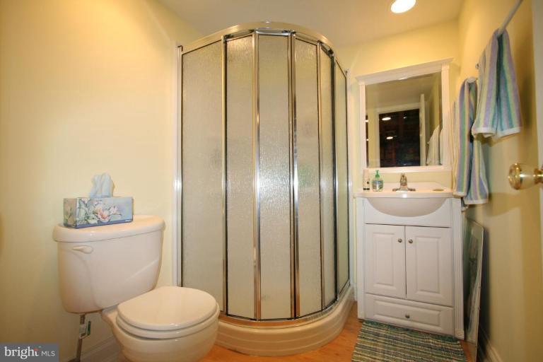 10810 Gainsborough Road Potomac, MD 20854 - Photo 24 of 29 Bath #2