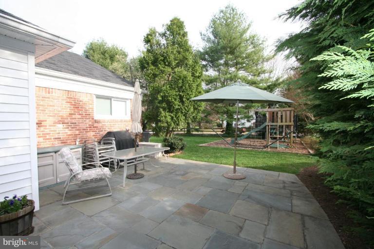 10810 Gainsborough Road Potomac, MD 20854 - Photo 27 of 29 Patio