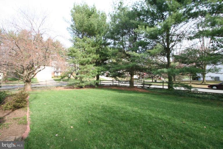 10810 Gainsborough Road Potomac, MD 20854 - Photo 28 of 29 Back yard