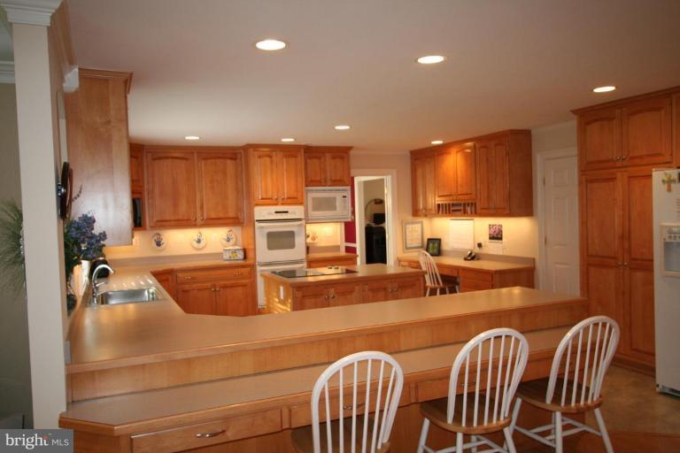 10810 Gainsborough Road Potomac, MD 20854 - Photo 7 of 29 Kitchen #2