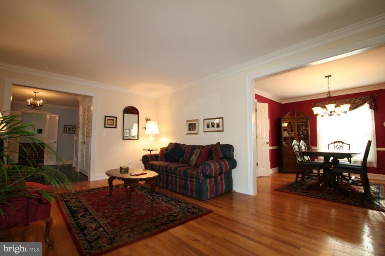 10810 Gainsborough Road Potomac, MD 20854 - Photo 9 of 29 Living Room #2