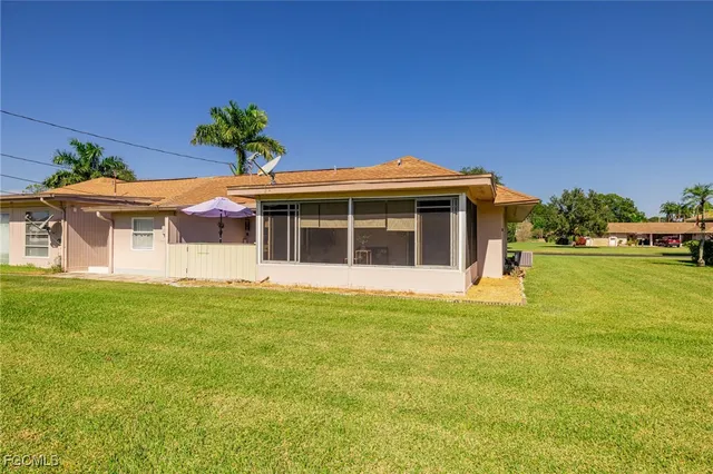 a view of a house with a yard