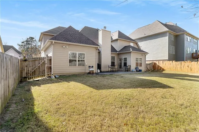 a view of outdoor space yard and front view of a house