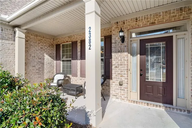 a view of entryway front of house