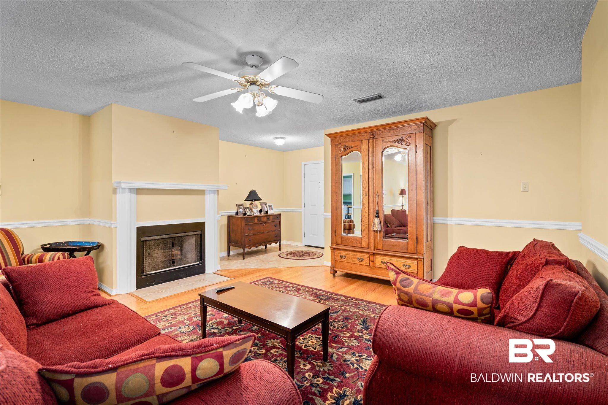 381 Lakeview Drive Mobile, AL 36695 - Photo 2 of 20