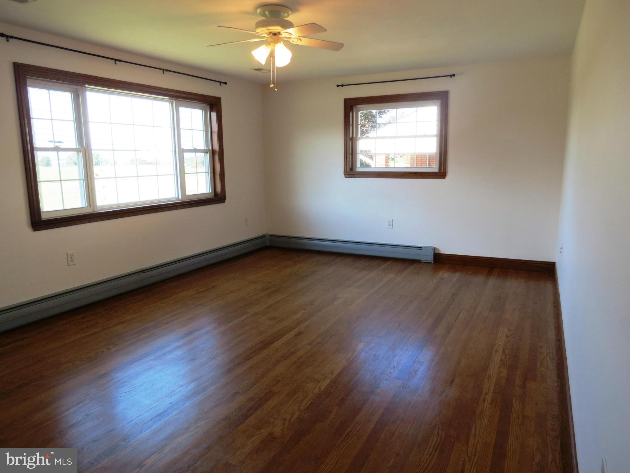 305 Fairview Road Luray, VA 22835 - Photo 9 of 23 Living Room