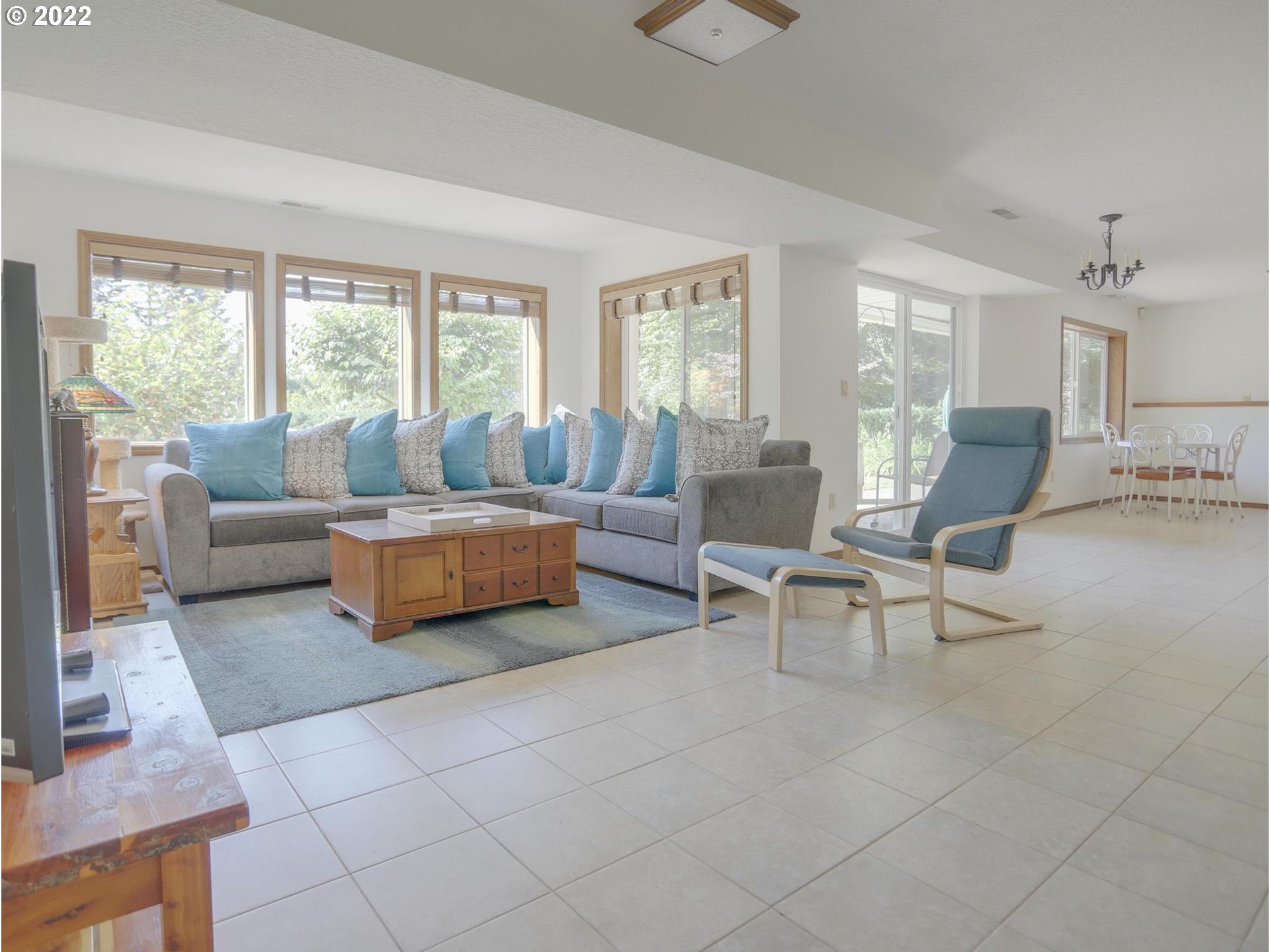 43370 Southeast Pagh Road Sandy, OR 97055 - Photo 18 of 29 a living room with furniture and a large window