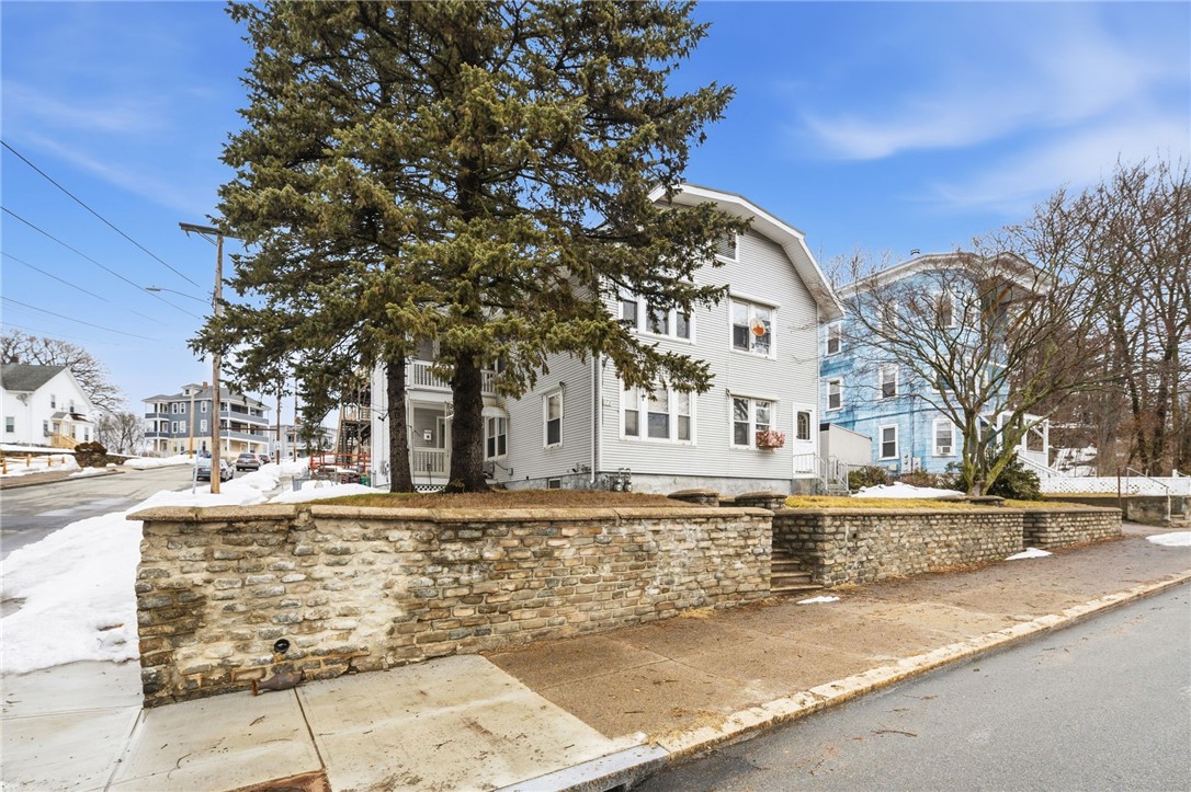 372 Cumberland Hill Road Woonsocket, RI 02895 - Photo 3 of 50