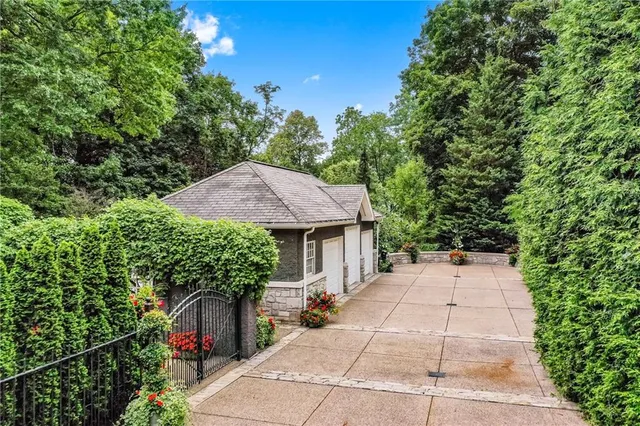a view of garden with patio
