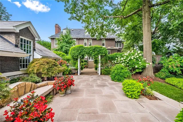 $2,550,000 | 224 Thorn Street, Sewickley, PA 15143