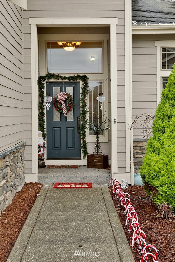 1028 Lyle Ridge Circle Oak Harbor, WA 98277 - Photo 2 of 40 Gallery Image 2