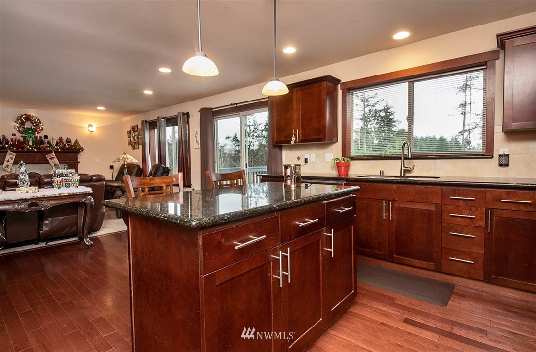 1028 Lyle Ridge Circle Oak Harbor, WA 98277 - Photo 9 of 40 Gallery Image 9