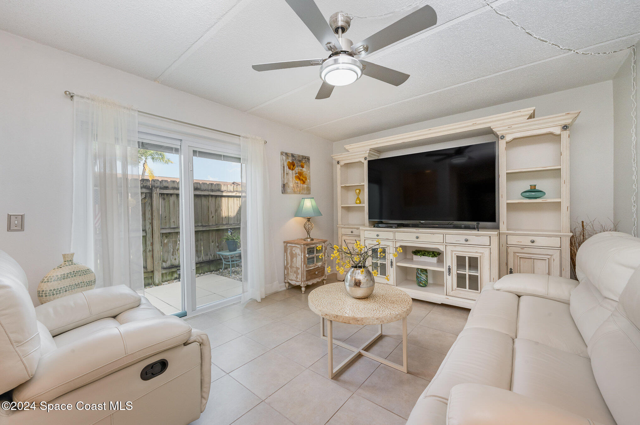 641 Ridge Club Drive, Unit 21 Melbourne, FL 32934 - Photo 5 of 23 Open Living Space