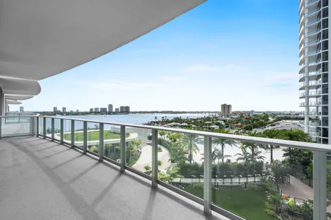 $1,450,000 | 220 Lake Shore Drive, Unit 915, Lake Park, FL 33403