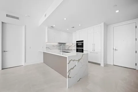 $1,450,000 | 220 Lake Shore Drive, Unit 915, Lake Park, FL 33403