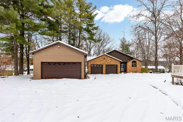 $445,000 | 525 Arrowhead Lane, Litchfield, IL 62056