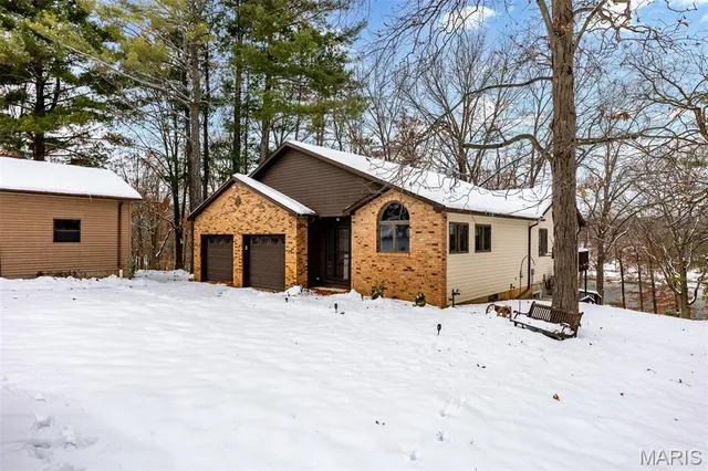 $445,000 | 525 Arrowhead Lane, Litchfield, IL 62056