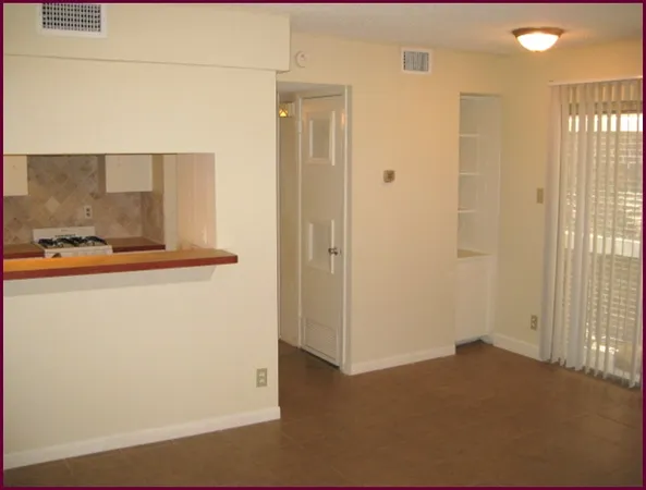 $975 | 2612 Salado Street, Unit 102, Austin, TX 78705