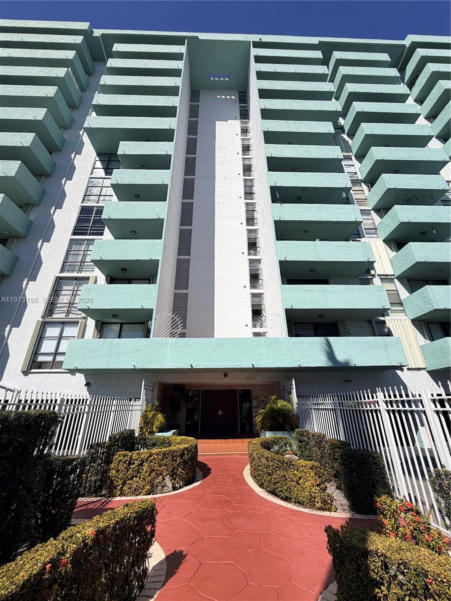 1825 West 44th Place, Unit 206 Hialeah, FL 33012 - Photo 4 of 16