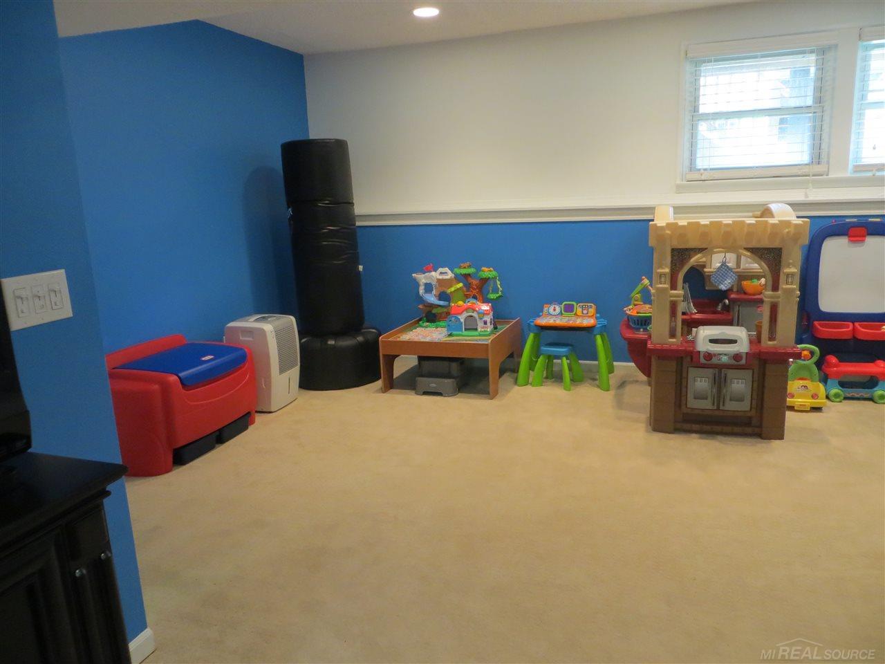 692 Bolinger Street Rochester Hills, MI 48307 - Photo 21 of 29