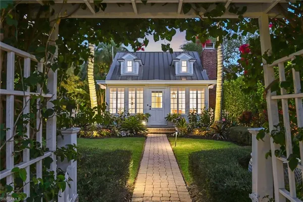 $5,990,000 | 356 11th Avenue South, Naples, FL 34102